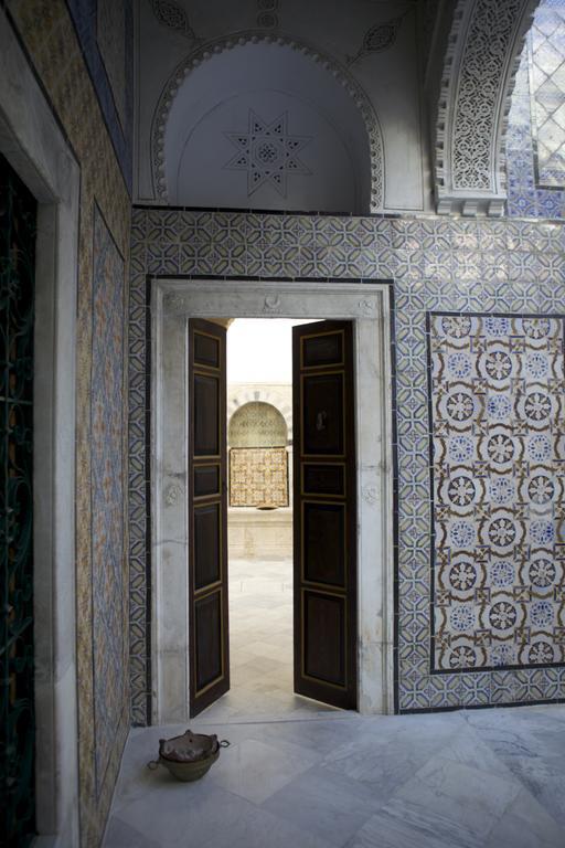 Palais Bayram Otel Tunus Dış mekan fotoğraf Entrance to the hammam