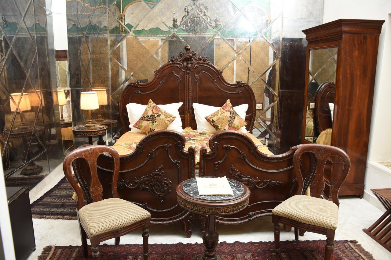 Palais Bayram Otel Tunus Dış mekan fotoğraf Antique furniture