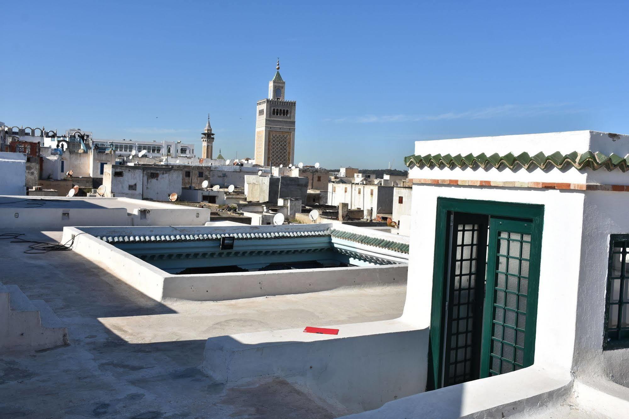Palais Bayram Otel Tunus Dış mekan fotoğraf Rooftop view of the medina of Fez