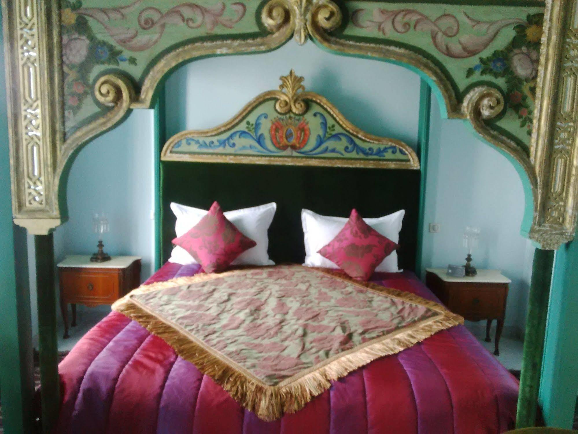 Palais Bayram Otel Tunus Dış mekan fotoğraf A bedroom in the hotel