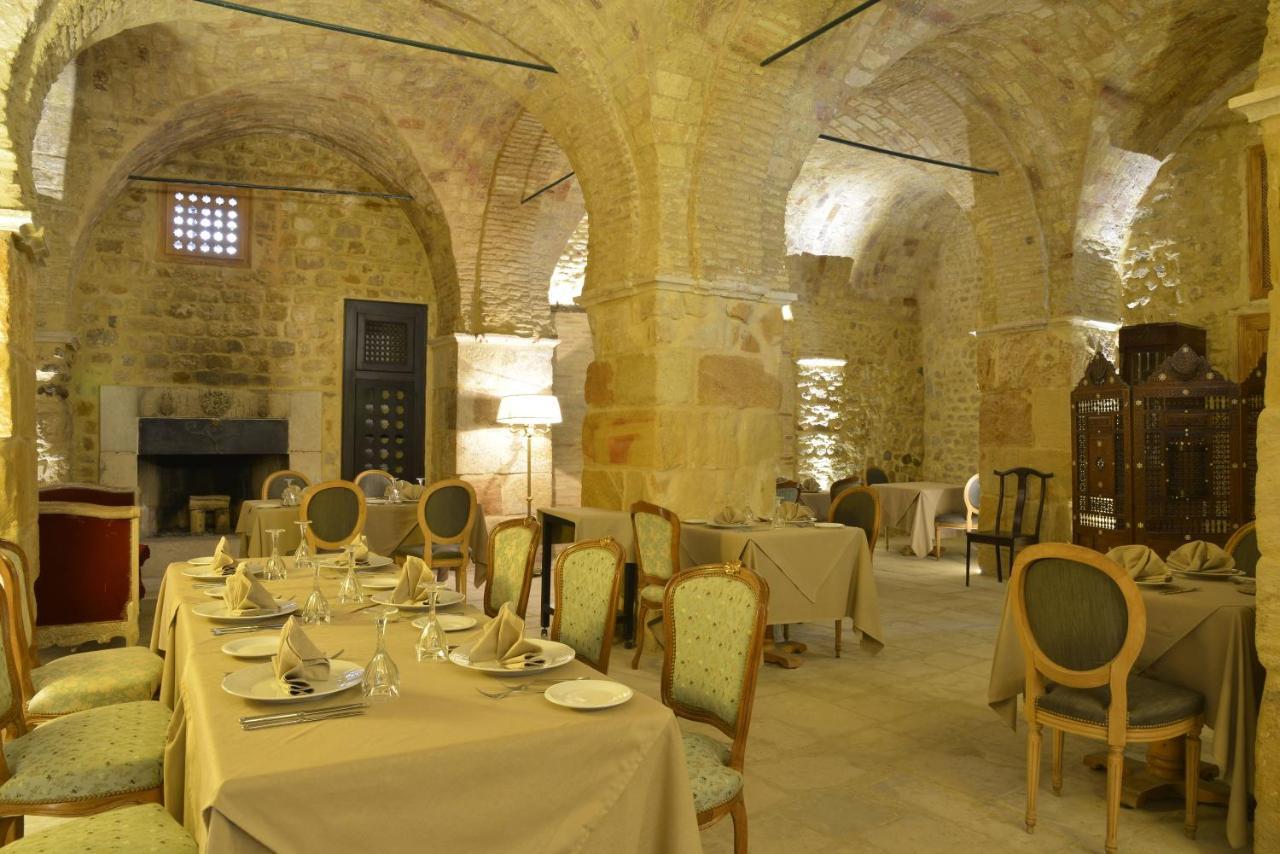 Palais Bayram Otel Tunus Dış mekan fotoğraf Restaurant in the hotel